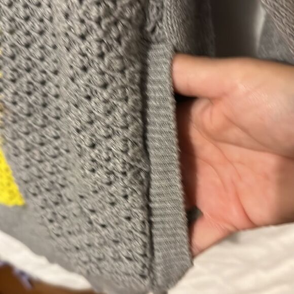 Gray and yellow sweater with pockets - Picture 4 of 7